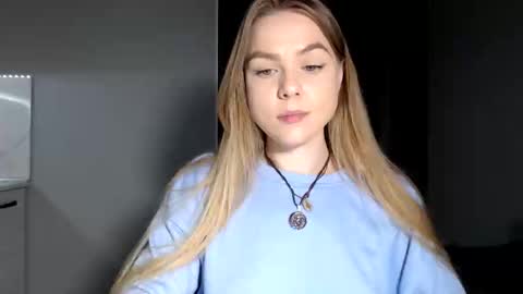 happy_fox_ online show from April 30, 9:08 pm