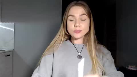 happy_fox_ online show from May 1, 9:08 pm