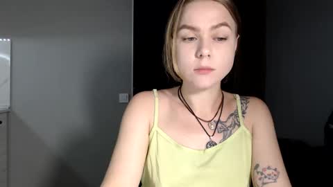 happy_fox_ online show from June 2, 9:06 pm