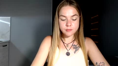happy_fox_ online show from June 25, 10:25 pm