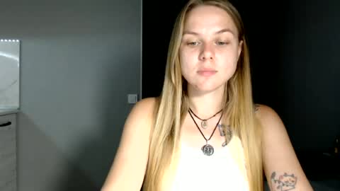 happy_fox_ online show from June 30, 9:16 pm