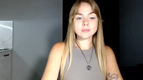 happy_fox_ online show from August 3, 8:34 pm
