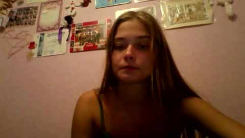 Snapshot of happyemily18 chatting on October 27, 6:23 pm happyemily  online show from October 27, 6:23 pm