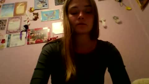 Snapshot of happyemily18 chatting on October 30, 8:31 pm happyemily  online show from October 30, 8:31 pm