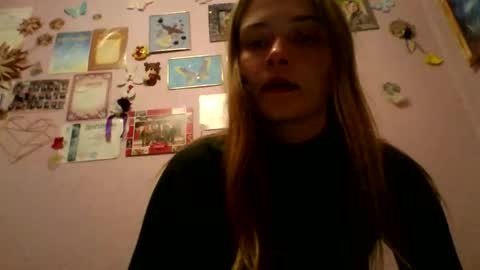 Snapshot of happyemily18 chatting on October 31, 7:15 pm happyemily  online show from October 31, 7:15 pm