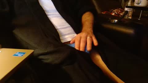 Snapshot of happyhogan1 chatting on December 7, 10:01 am Jhonassmann12 online show from December 7, 10:01 am