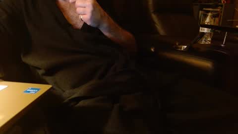 Snapshot of happyhogan1 chatting on December 10, 8:40 am Jhonassmann12 online show from December 10, 8:40 am