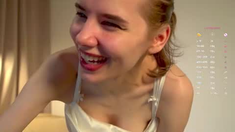 Snapshot of happynewdear chatting on June 12, 9:25 pm Evy online show from June 12, 9:25 pm
