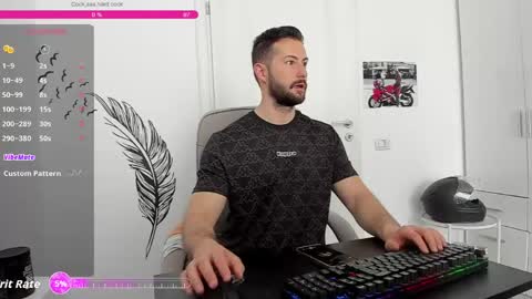 Snapshot of hard_chriss chatting on May 9, 8:19 am Hard Cock online show from May 9, 8:19 am