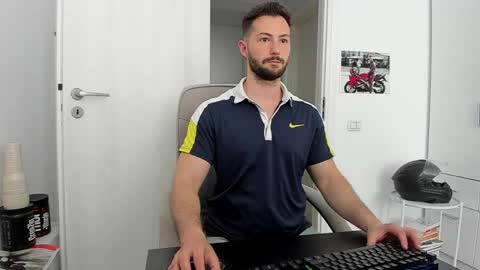 Snapshot of hard_chriss chatting on May 30, 10:12 am Hard Cock online show from May 30, 10:12 am