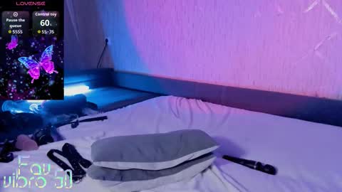 Mia online show from November 11, 10:10 pm