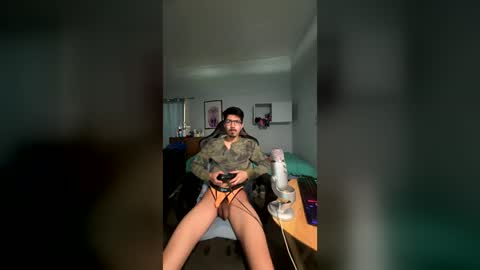 Snapshot of harddmikee chatting on June 24, 7:46 pm harddmikee online show from June 24, 7:46 pm