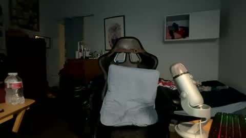 Snapshot of harddmikee chatting on July 8, 8:24 pm harddmikee online show from July 8, 8:24 pm