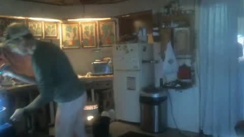 Snapshot of hardinhand44 chatting on December 5, 6:55 pm john nobles online show from December 5, 6:55 pm