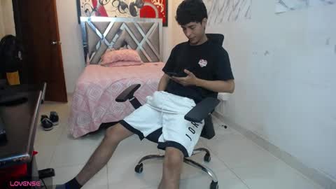 Snapshot of hardsexlove08 chatting on April 28, 10:59 pm Andres Dean online show from April 28, 10:59 pm