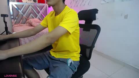 Snapshot of hardsexlove08 chatting on May 3, 9:43 pm Andres Dean online show from May 3, 9:43 pm