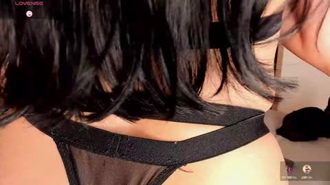 Snapshot of harley_sweett chatting on December 6, 1:18 am online show from December 6, 1:18 am