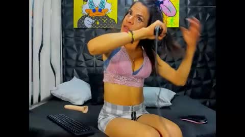 Snapshot of harleyqueenhh chatting on February 28, 3:29 am Harley online show from February 28, 3:29 am