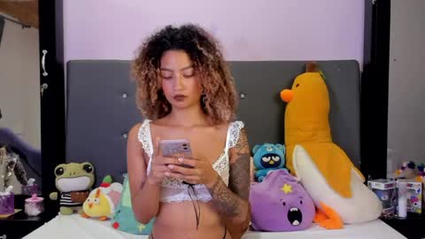 Snapshot of harmonyy_hill chatting on April 26, 12:19 am Harmony Hill online show from April 26, 12:19 am