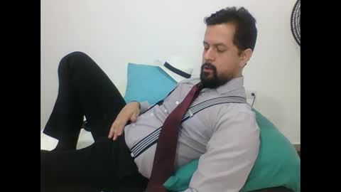 Snapshot of harry_goldenmillerx10fun chatting on December 3, 2:27 pm  Harry    online show from December 3, 2:27 pm