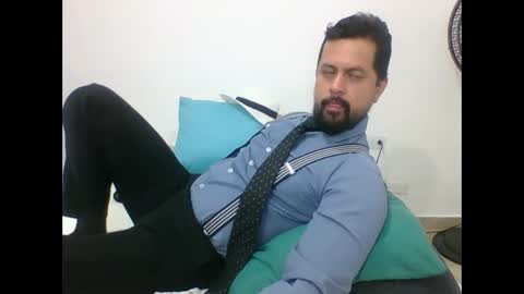 Snapshot of harry_goldenmillerx10fun chatting on December 4, 3:21 pm  Harry    online show from December 4, 3:21 pm