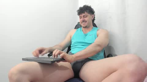 Snapshot of harrydaviss chatting on October 17, 3:31 am alpha online show from October 17, 3:31 am