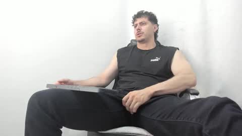 Snapshot of harrydaviss chatting on October 18, 4:59 am alpha online show from October 18, 4:59 am