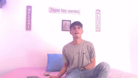 Snapshot of harrythomson1 chatting on December 15, 5:31 pm harry thomson online show from December 15, 5:31 pm