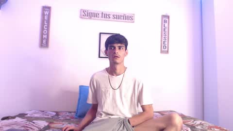 Snapshot of harrythomson1 chatting on January 24, 6:35 am harry thomson online show from January 24, 6:35 am