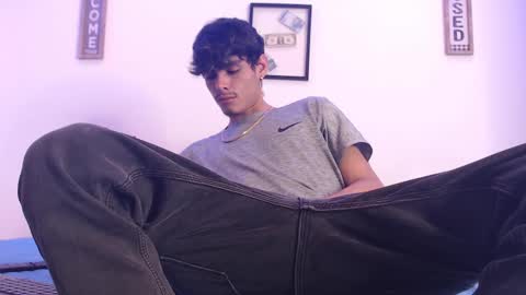 Snapshot of harrythomson1 chatting on March 10, 7:21 am harry thomson online show from March 10, 7:21 am