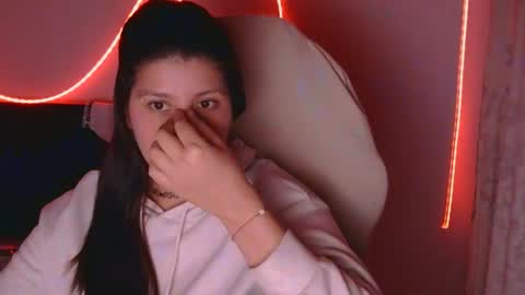 Snapshot of hasley_bbylee chatting on February 7, 5:11 am lady online show from February 7, 5:11 am