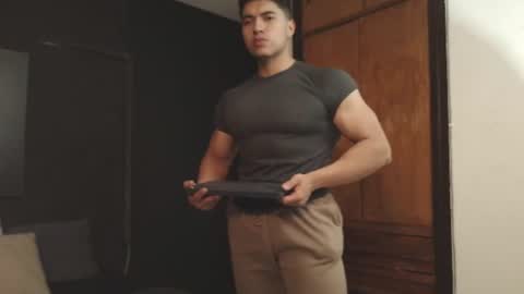 hat_guy01 online show from June 12, 9:35 pm