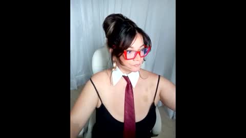 Snapshot of hat_on chatting on May 21, 8:27 pm leila online show from May 21, 8:27 pm