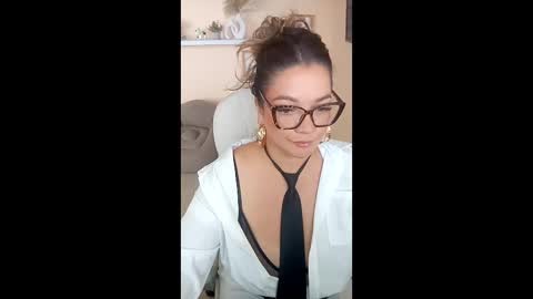 Snapshot of hat_on chatting on June 10, 5:56 pm leila online show from June 10, 5:56 pm