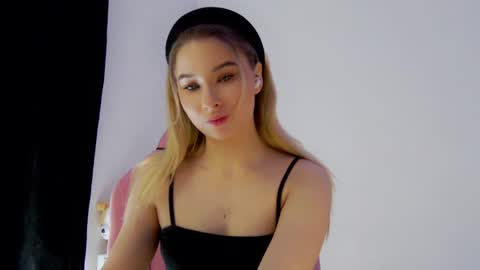 Anna online show from April 16, 8:04 am