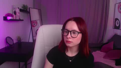 Mia online show from March 18, 7:33 am