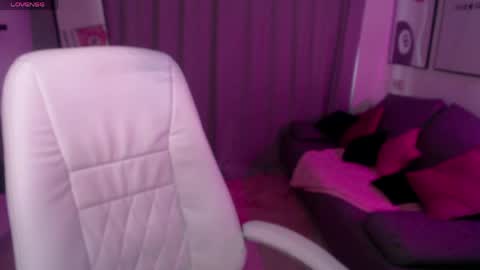 Mia online show from April 12, 7:35 am