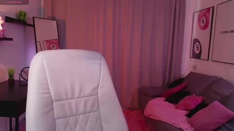 Mia online show from April 16, 7:31 am