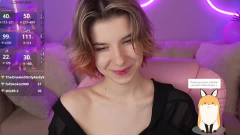 haylaamber online show from December 3, 2:47 am