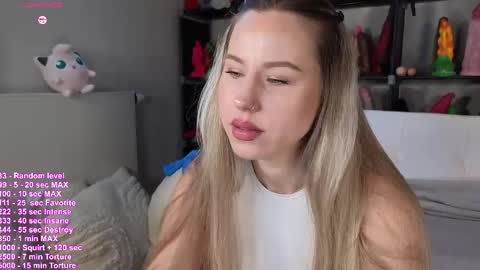 Haylee online show from April 22, 9:01 am