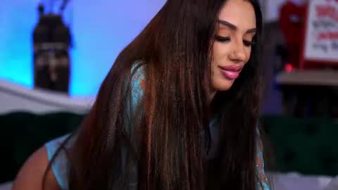 Snapshot of hayliemilf chatting on June 25, 7:40 pm Haylie online show from June 25, 7:40 pm