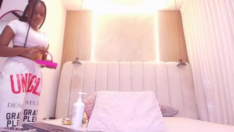 Snapshot of hazel_kataleya chatting on May 19, 7:20 pm kataleya online show from May 19, 7:20 pm