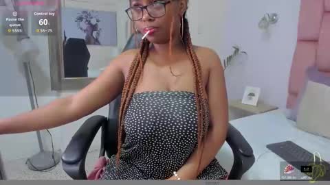 Snapshot of hazel_lanee chatting on November 15, 9:11 pm hazel_lanee online show from November 15, 9:11 pm