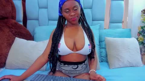 Snapshot of hazel_lanee chatting on December 21, 10:17 pm hazel_lanee online show from December 21, 10:17 pm