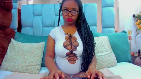 Snapshot of hazel_lanee chatting on February 22, 11:03 pm hazel_lanee online show from February 22, 11:03 pm