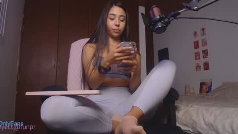 Snapshot of hazel_mafia_ chatting on January 30, 7:04 pm Hazel Mafia online show from January 30, 7:04 pm