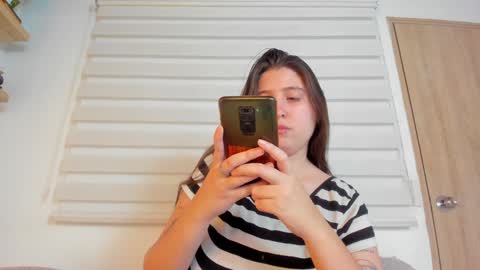 Snapshot of hazel_shy chatting on February 6, 6:46 pm Im Hazel online show from February 6, 6:46 pm