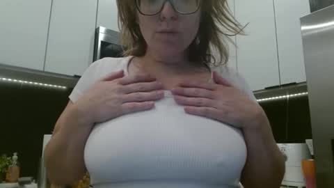 Snapshot of hazel_skye chatting on May 12, 4:15 pm Hazel online show from May 12, 4:15 pm