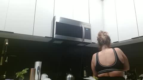 Snapshot of hazel_skye chatting on May 18, 2:34 pm Hazel online show from May 18, 2:34 pm
