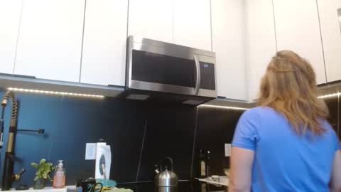 Snapshot of hazel_skye chatting on June 4, 2:12 pm Hazel online show from June 4, 2:12 pm
